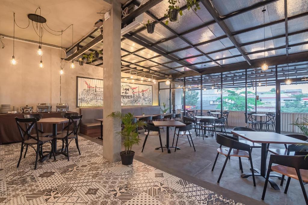 Restaurace v ubytování RedDoorz @ Kiaracondong