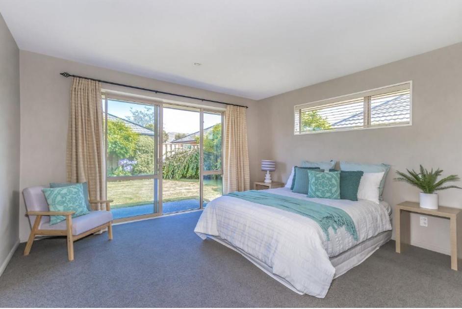 Airport, motorway, shopping handy - Resim 2