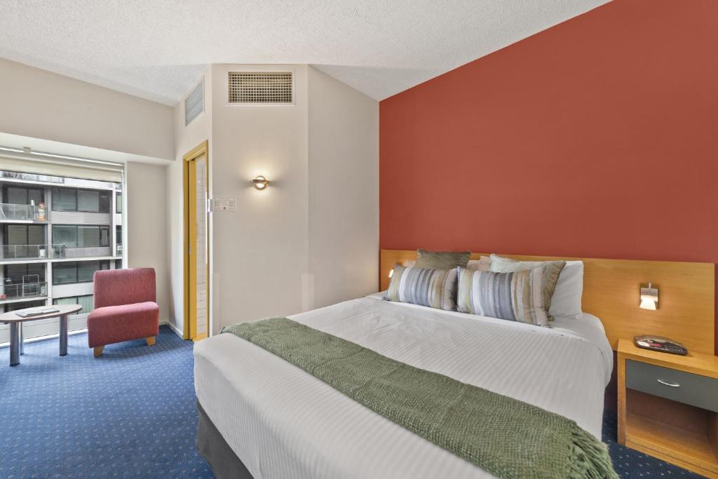 Postel nebo postele na pokoji v ubytování YEHS Hotel Melbourne CBD