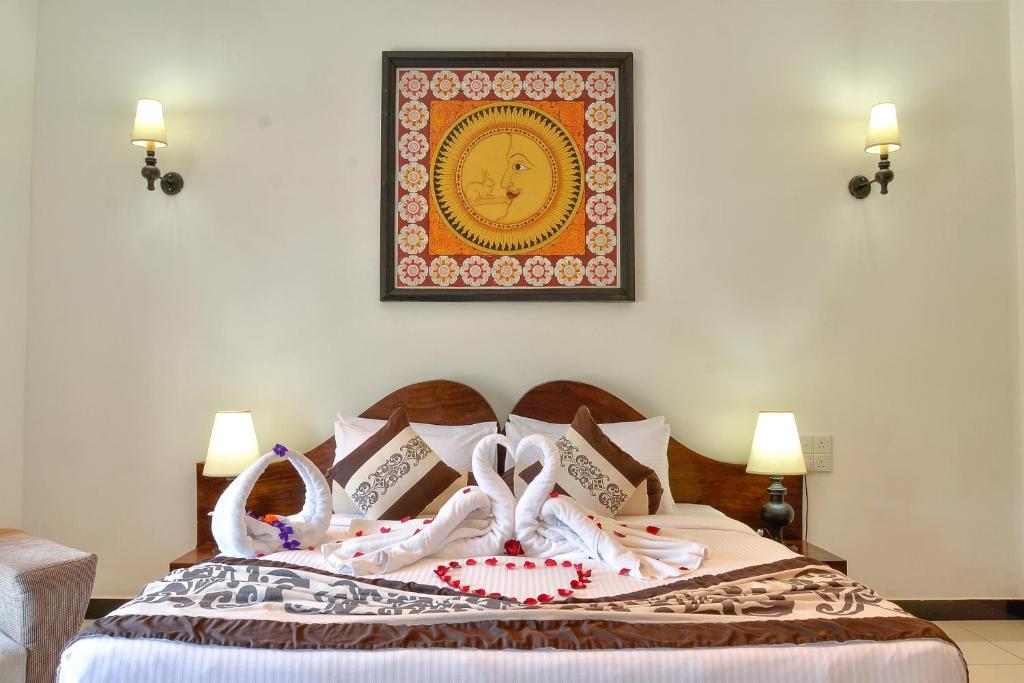 Postel nebo postele na pokoji v ubytování Royal Kandyan Hotel