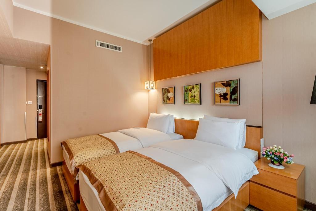 Ramada Ulaanbaatar City Center - ツインベッド2つの標準室