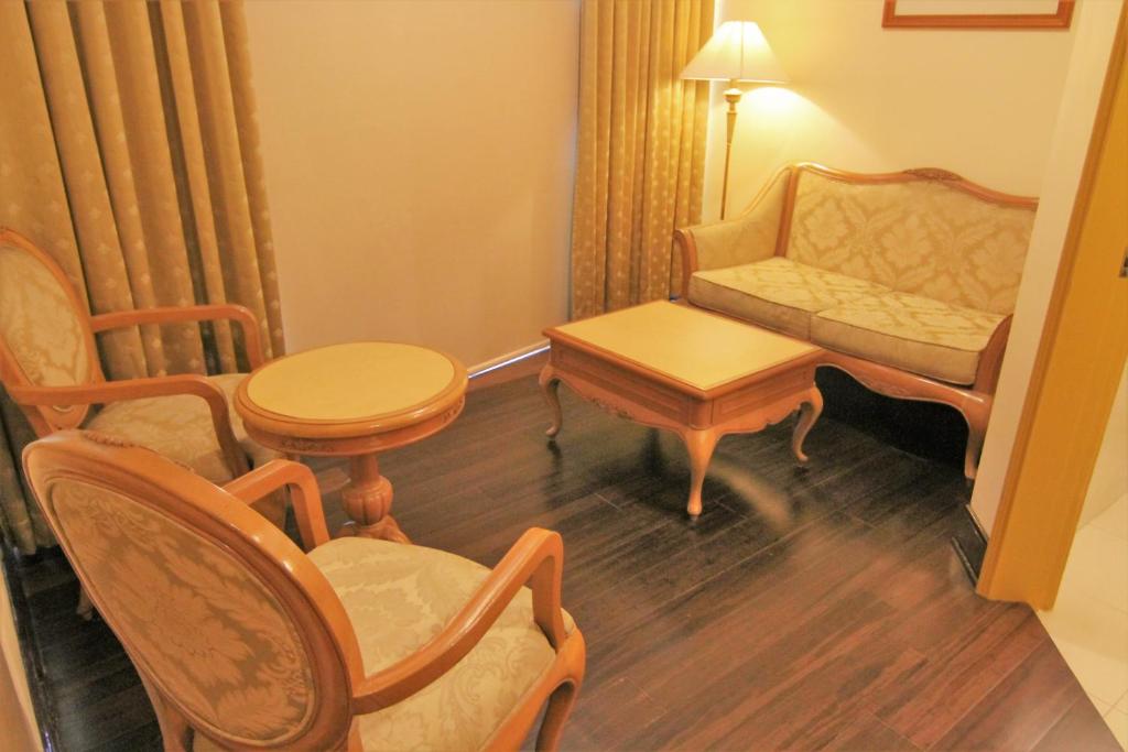 Posezení v ubytování The Grand Dame Hotel