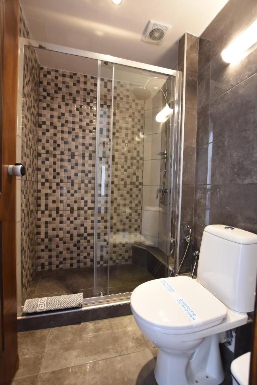 Koupelna v ubytování Rodakas Hotel