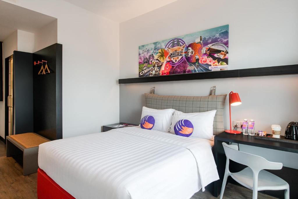Postel nebo postele na pokoji v ubytování FOX Lite Hotel DPulze Cyberjaya