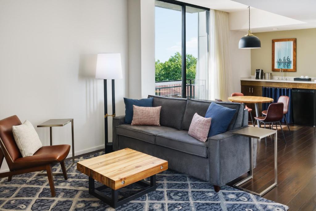 Posezení v ubytování Hotel Indigo Athens - University Area by IHG