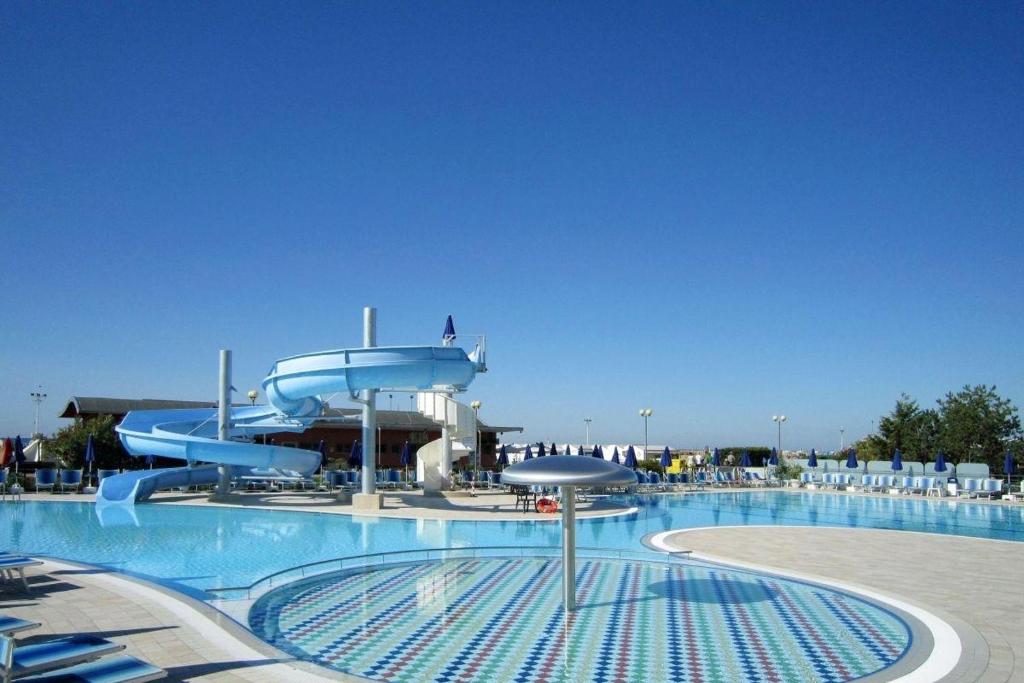 Bazén v ubytování Hotel Lido Bibione Beach nebo v jeho okolí