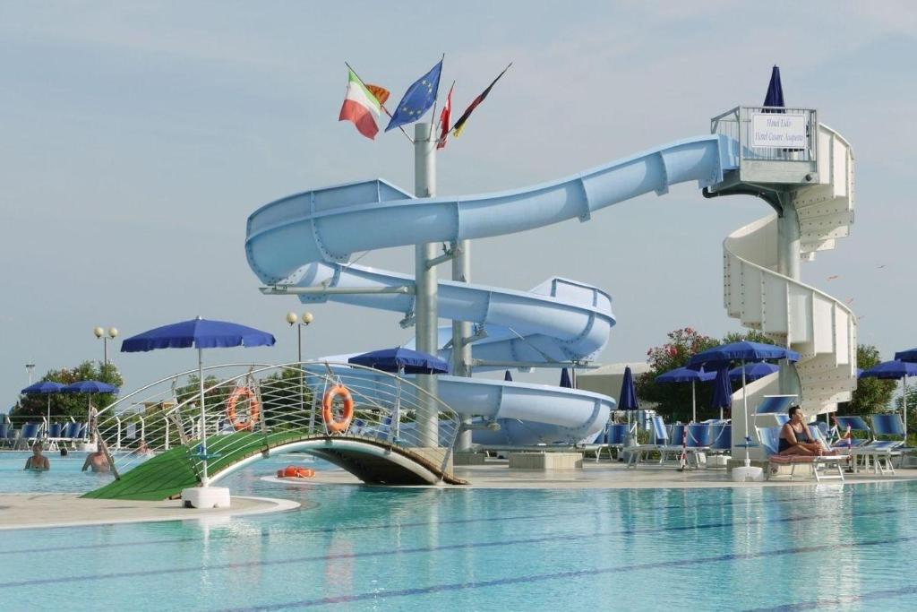 Bazén v ubytování Hotel Lido Bibione Beach nebo v jeho okolí