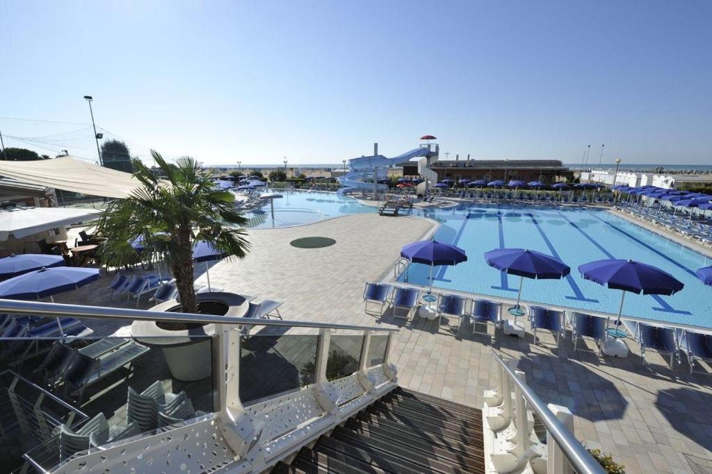 Bazén v ubytování Hotel Lido Bibione Beach nebo v jeho okolí