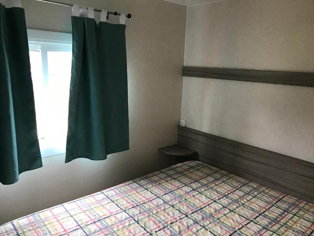 Postel nebo postele na pokoji v ubytování Camping Castell D'aro