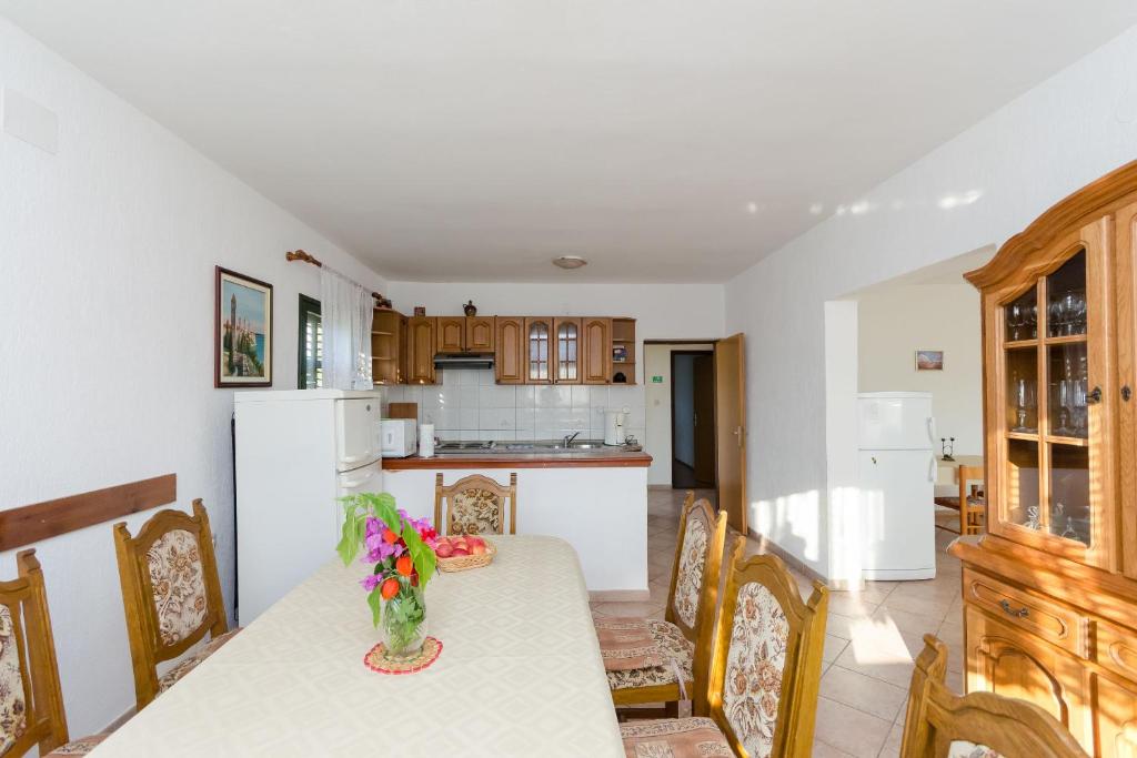 Kuchyň nebo kuchyňský kout v ubytování Apartments Boza