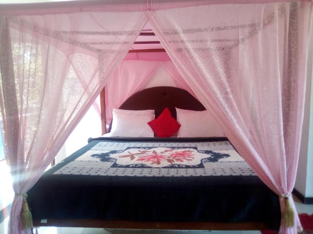 White House Riverside Retreat - Double Double Double Room