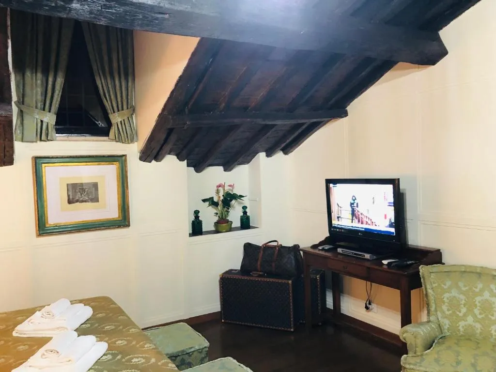 KAMBAL ANTICA MAISON, Roma, Italy