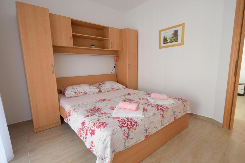 Postel nebo postele na pokoji v ubytování Apartments Buturajac