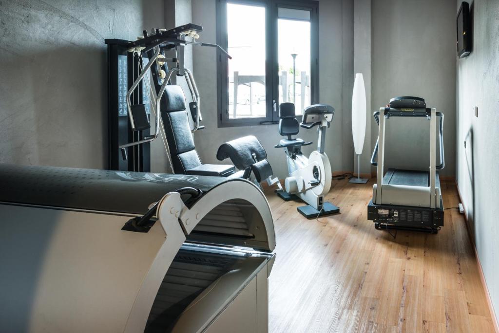 Fitness centrum a/nebo fitness zařízení v ubytování Point Hotel
