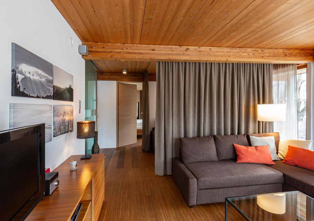 Televízia a/alebo spoločenská miestnosť v ubytovaní Kronplatz LOFT Bruneck