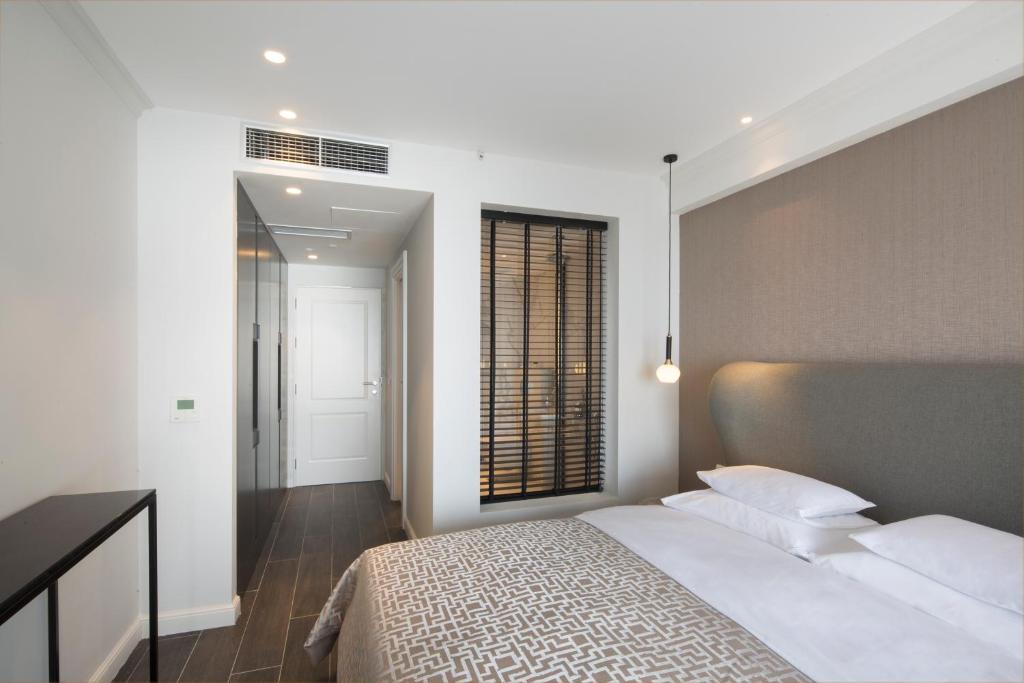 Vivid Blue Serenity Resort - 13