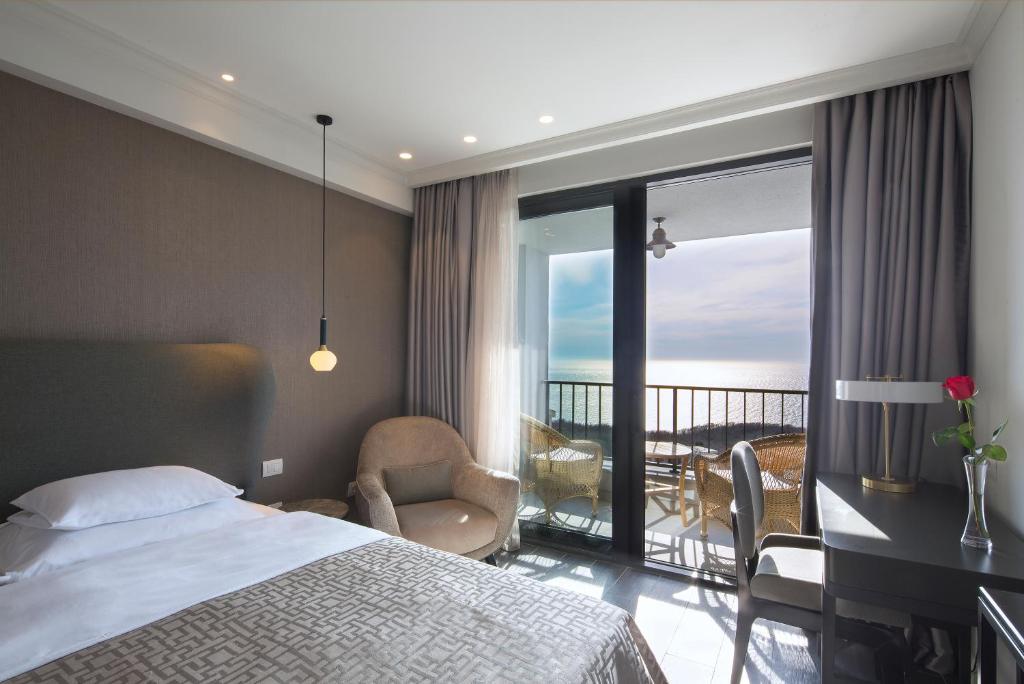 Vivid Blue Serenity Resort - 11