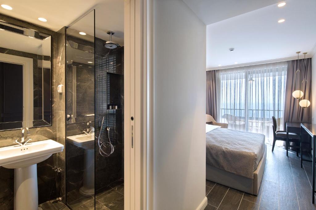 Vivid Blue Serenity Resort - 16