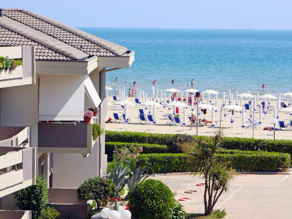 Vista generica sul mare o vista sul mare dall'interno dell'appartamento