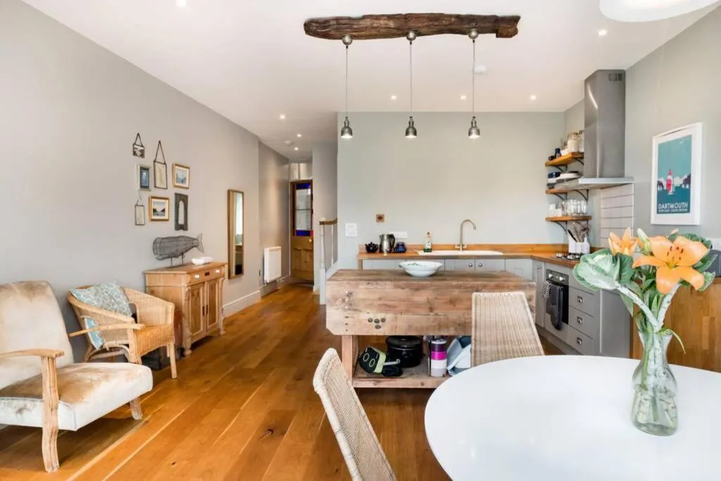 Stylish, large family cottage with views, garden, Dartmouth, United Kingdom