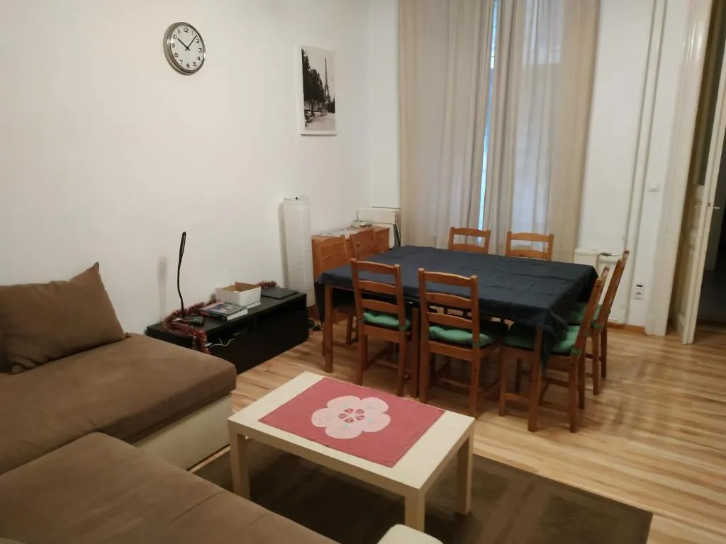 Central Home, Budapesta, Ungaria