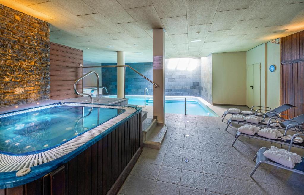 Bazén v ubytování Aparthotel Trainera nebo v jeho okolí
