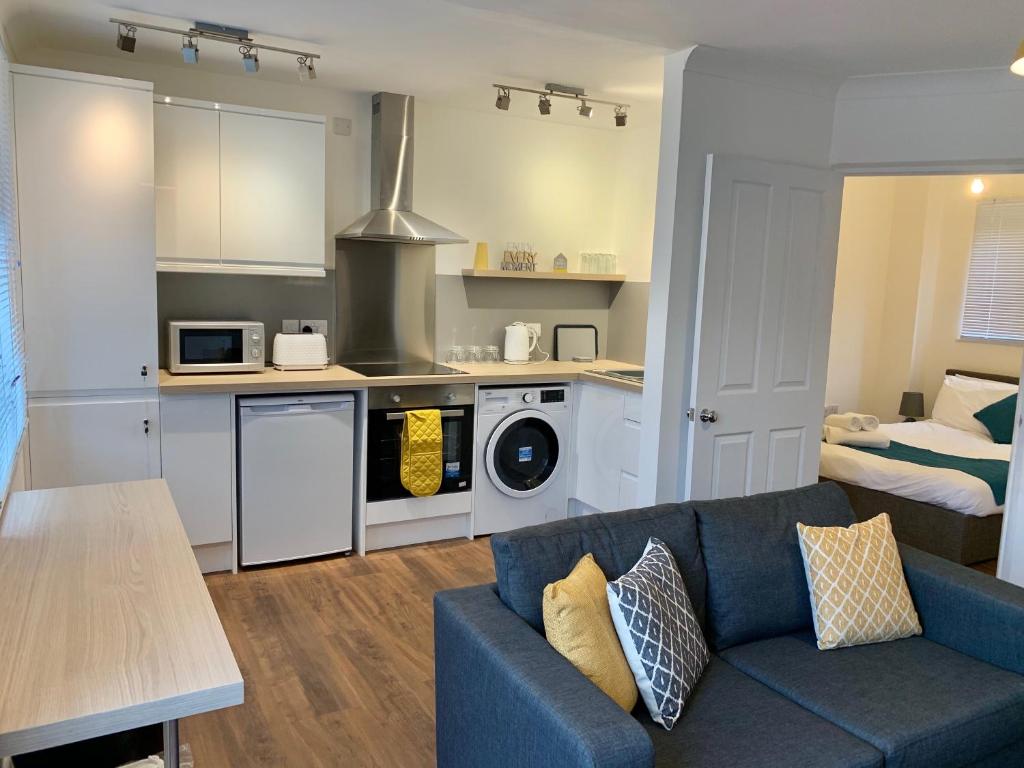 Virtuvė arba virtuvėlė apgyvendinimo įstaigoje Lower Highview - Self Catering Apartment, fpventures Stroud