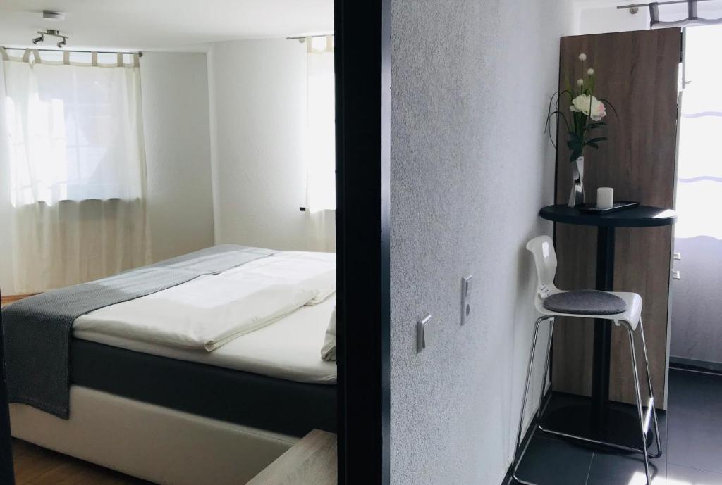Postel nebo postele na pokoji v ubytování Hotel Langhans