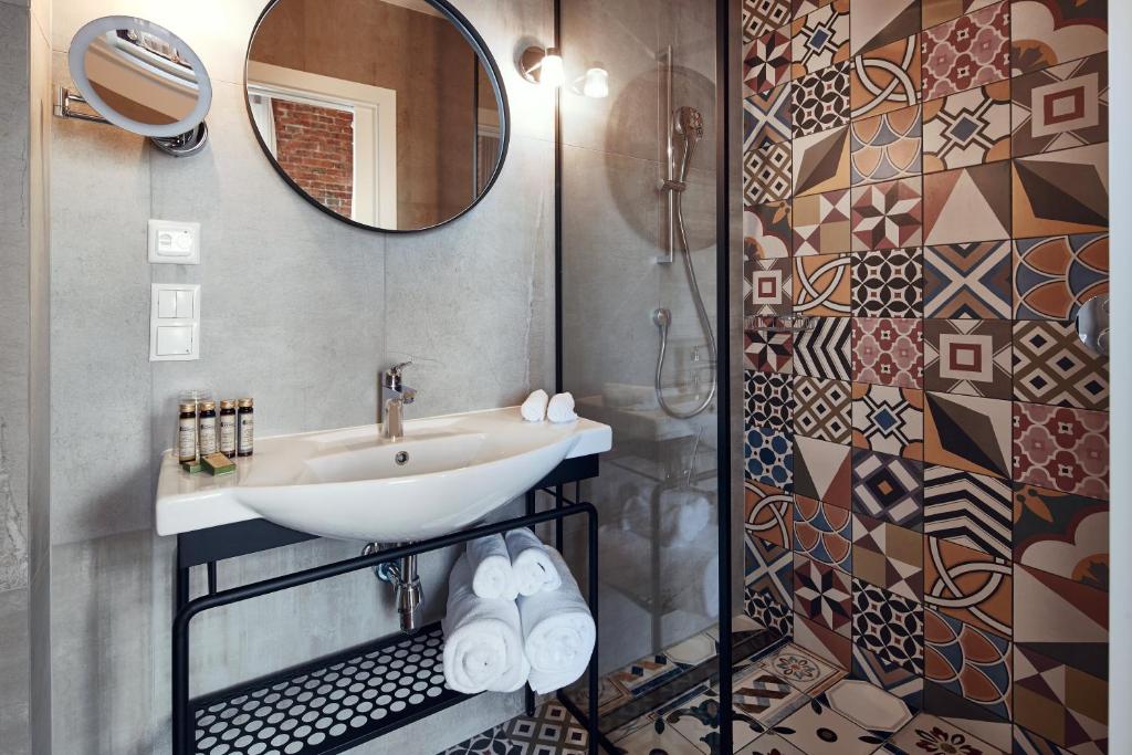 
Premium King Room with City View
