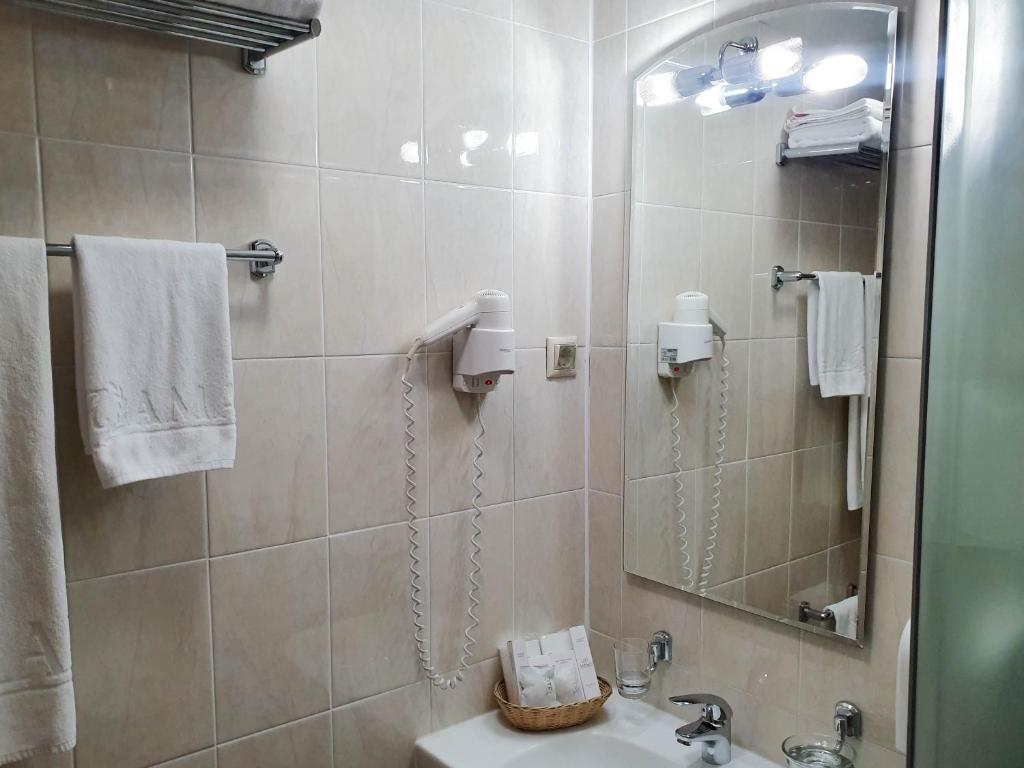 Koupelna v ubytování AMAKS Safar Hotel
