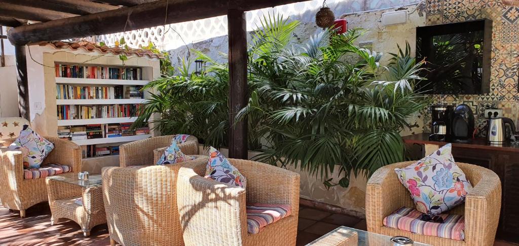 A seating area at Alsol Nogal- Adults Only