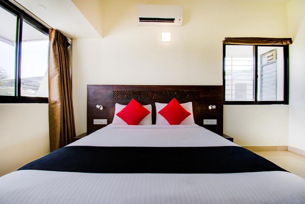 Postel nebo postele na pokoji v ubytování Hotel Xec Residency