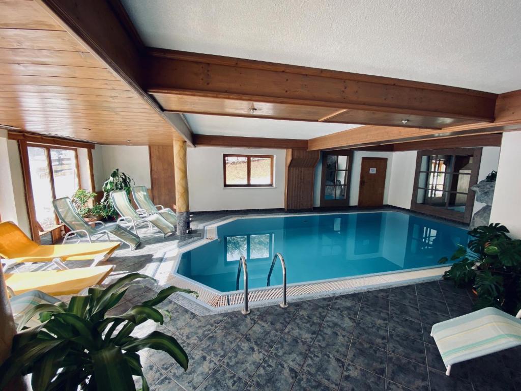 Bazén v ubytování Hotel Kirchdach nebo v jeho okolí