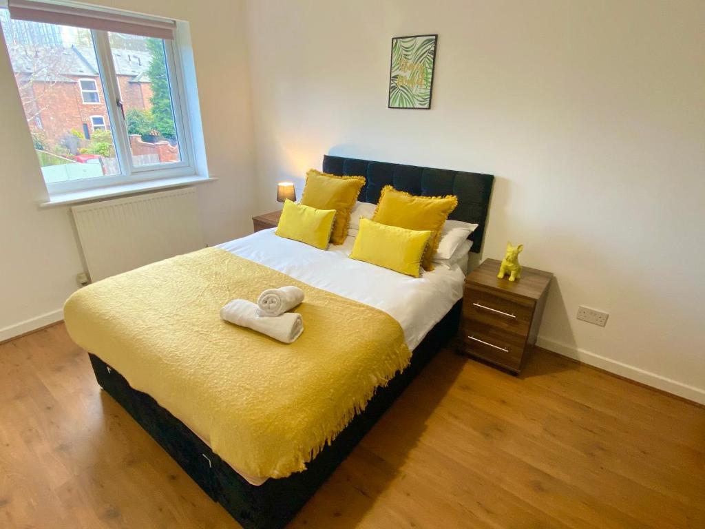 Postel nebo postele na pokoji v ubytování Convenient Manchester city centre 3BD with free parking
