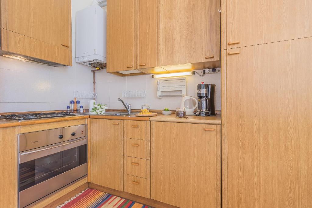 A kitchen or kitchenette at Patrizia's House Varenna