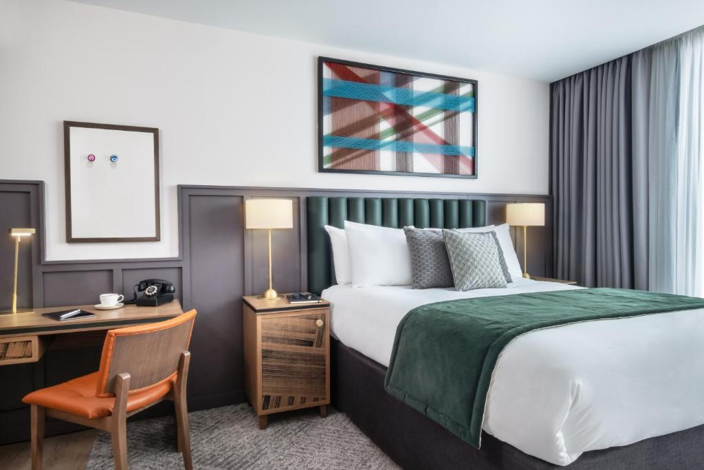 Hotel Indigo Manchester - Victoria Station, an IHG Hotel - Standard Queen Room - Top Floor