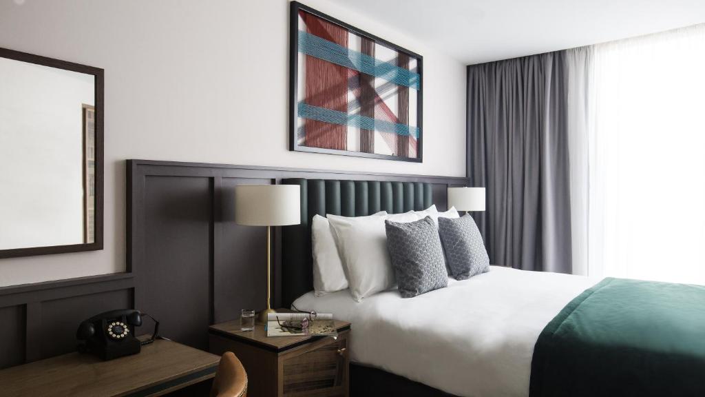 Hotel Indigo Manchester - Victoria Station, an IHG Hotel - Standard Queen Room