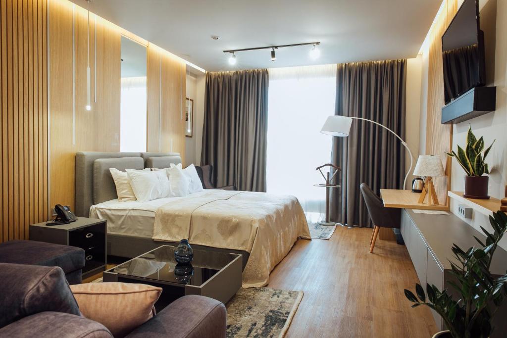 Postel nebo postele na pokoji v ubytování Alice Place Hotel