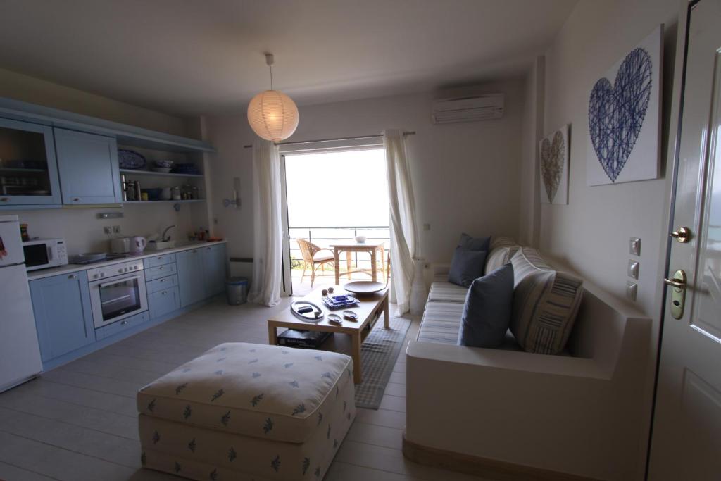 Kuchyňa alebo kuchynka v ubytovaní Jasmine Glyfada Beach