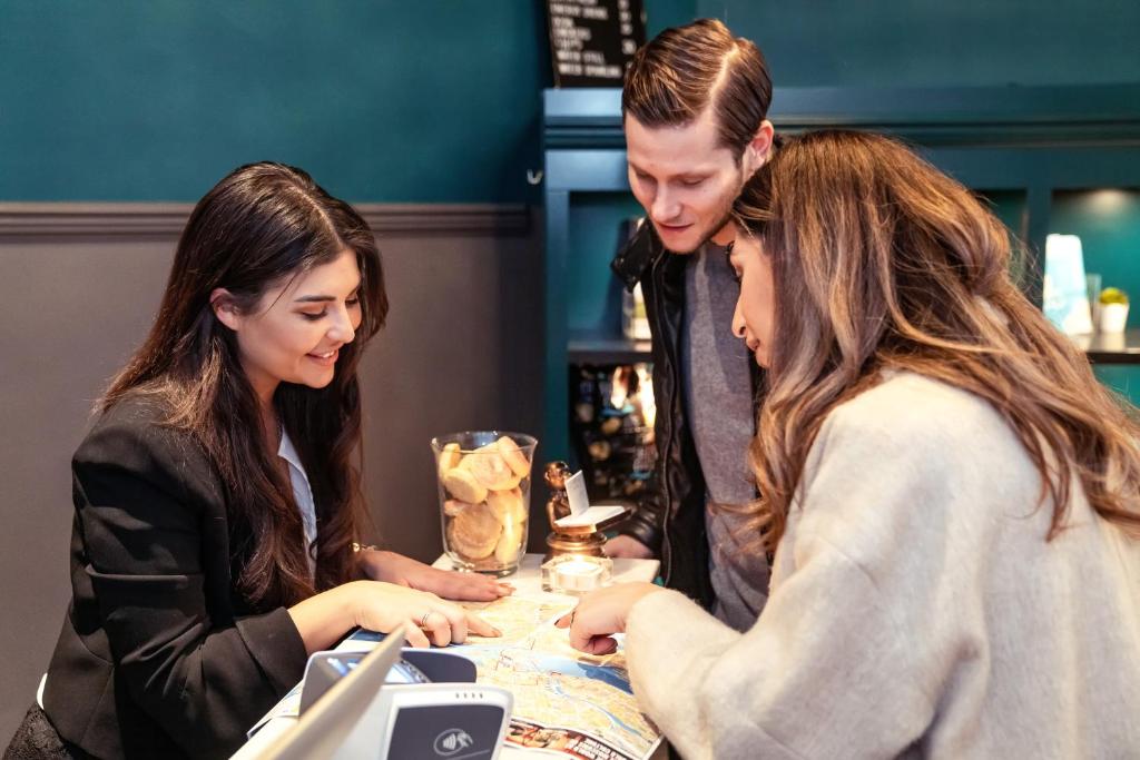 Queen's Hotel by First Hotels - Resim 18