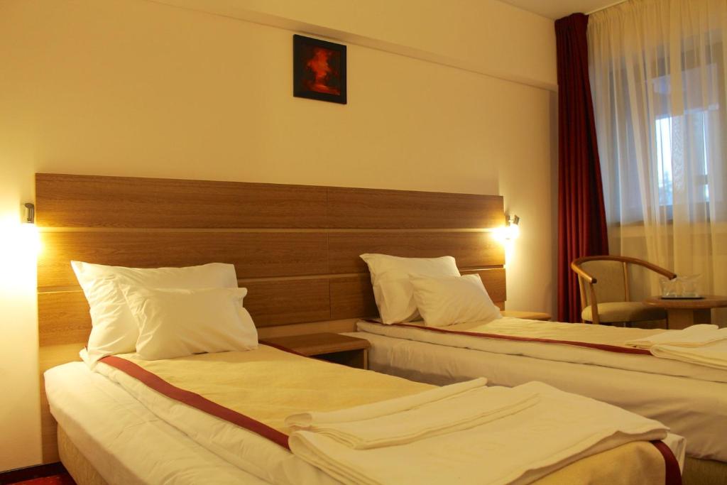 Postel nebo postele na pokoji v ubytování Hotel Carpați