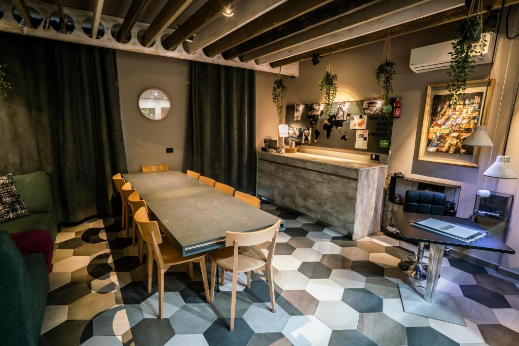 a dining room with a table and chairs and a counter at Vinto House Salerno Downtown in Salerno