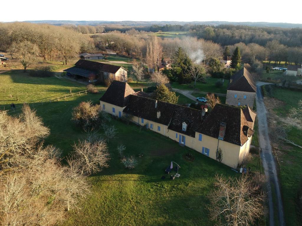 Een luchtfoto van Domaine de la Chartreuse Dautré