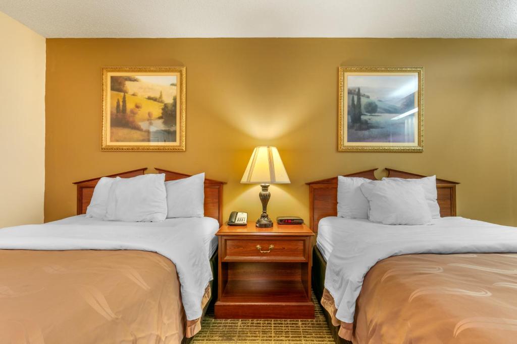 Quality Inn Johnson City I-26 exit 17 Photo