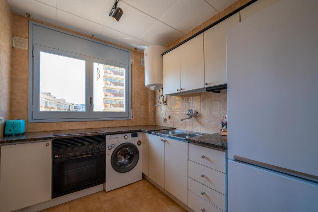Kuchyň nebo kuchyňský kout v ubytování HomeHolidaysRentals Elodie