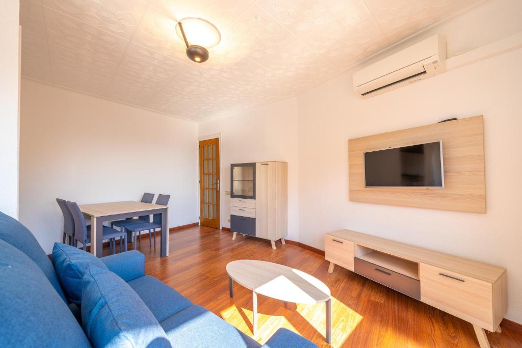 TV a/nebo společenská místnost v ubytování HomeHolidaysRentals Elodie