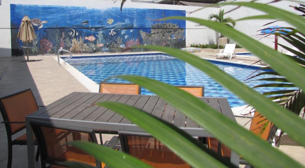 Bazén v ubytování Hotel Mar del Plata nebo v jeho okolí