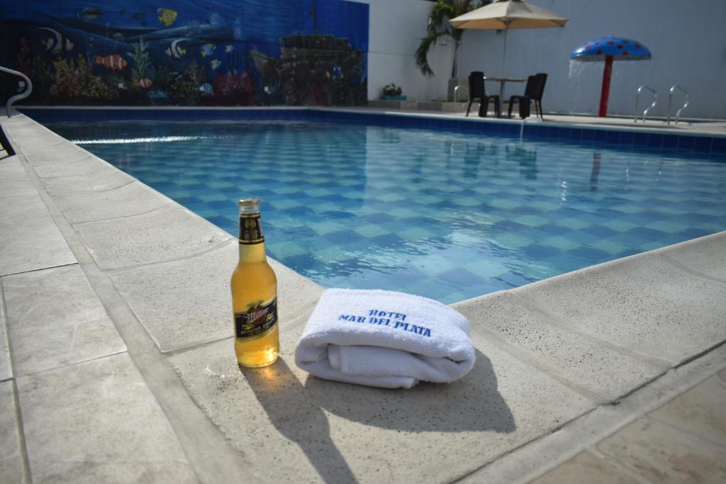 Bazén v ubytování Hotel Mar del Plata nebo v jeho okolí