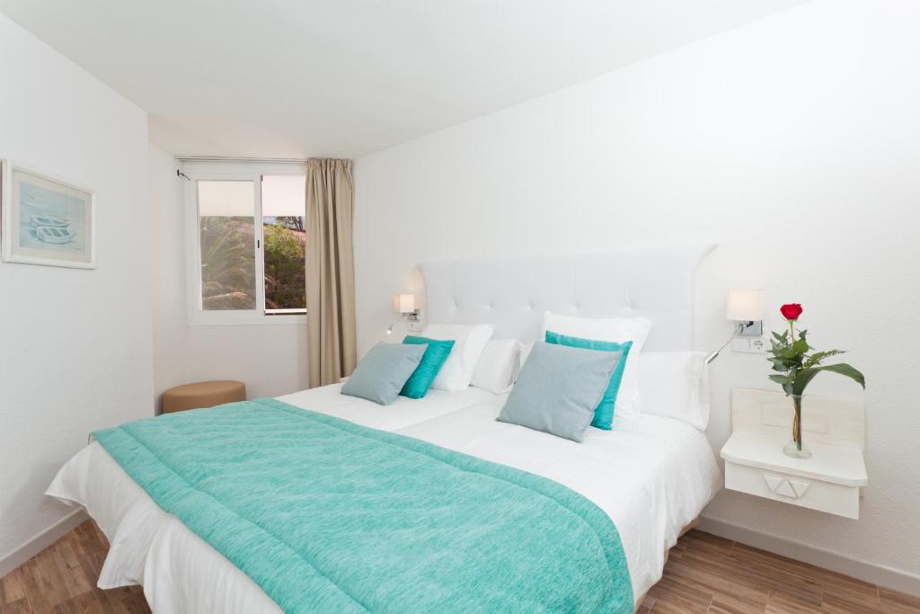 FERGUS Style Cala Blanca Suites - 