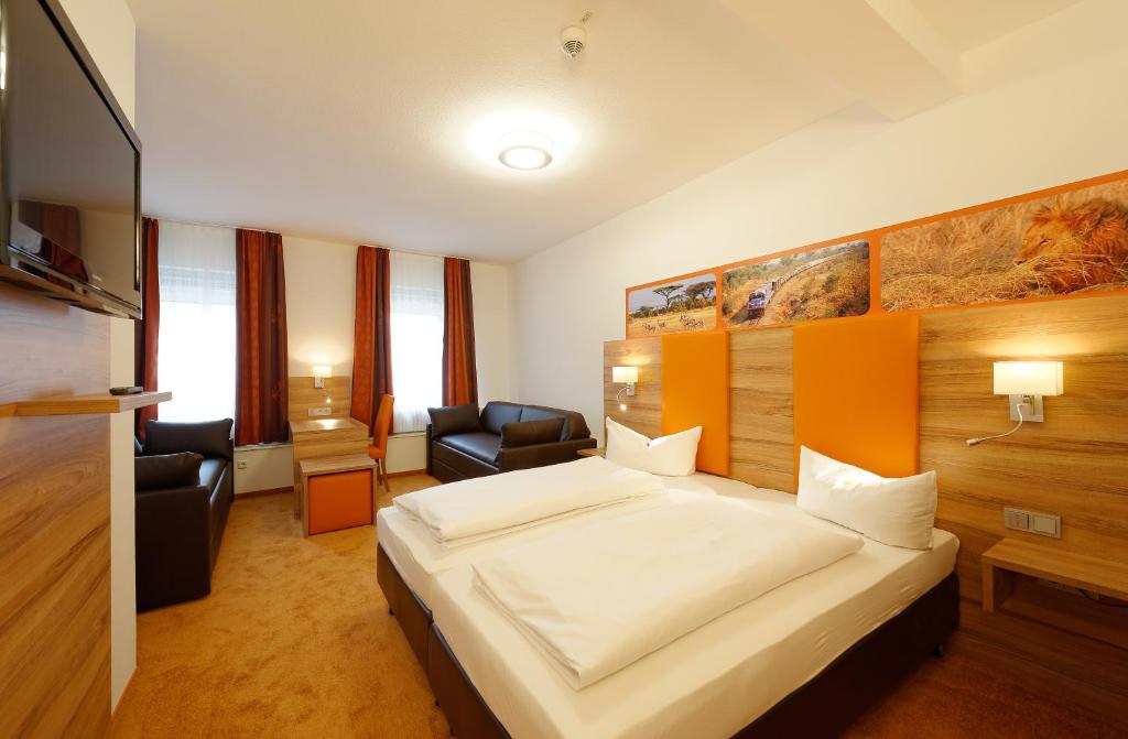 TV a/nebo společenská místnost v ubytování Hotel zur Post